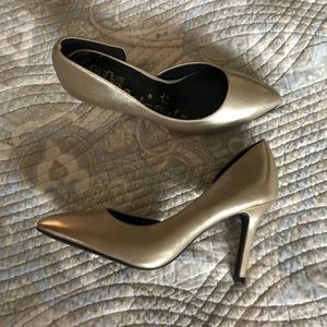 Gold Pumps